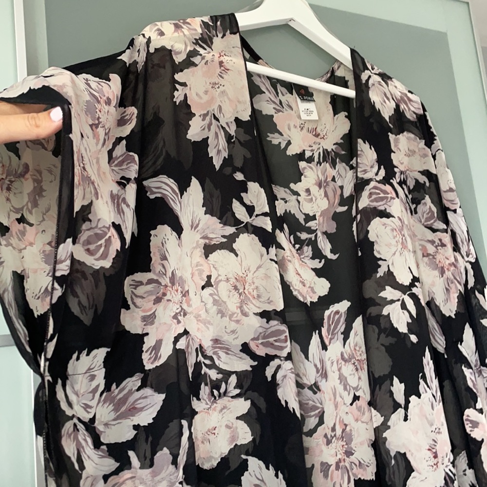 Chiffon Floral Kimono Cardigan from Mendocino - Picture 2 of 7